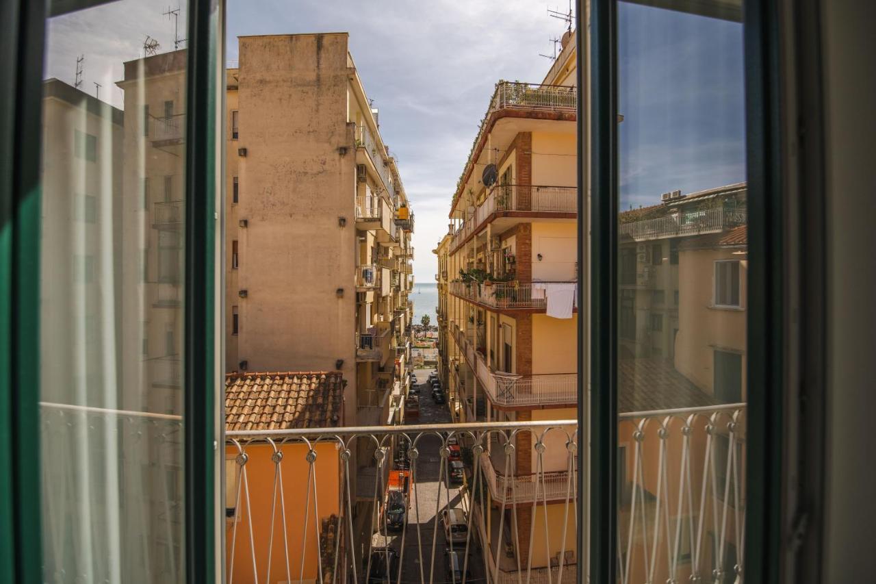 Arco Dei Pinto Bed & Breakfast Salerno Exterior photo